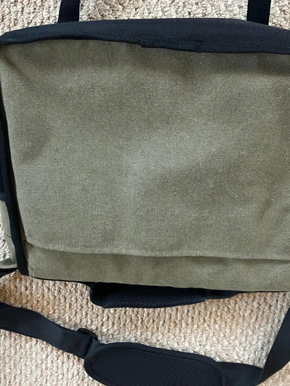 NWOT Swiss Gear Wenger Zinc model laptop/messenger bag Padded Laptop Compartment
